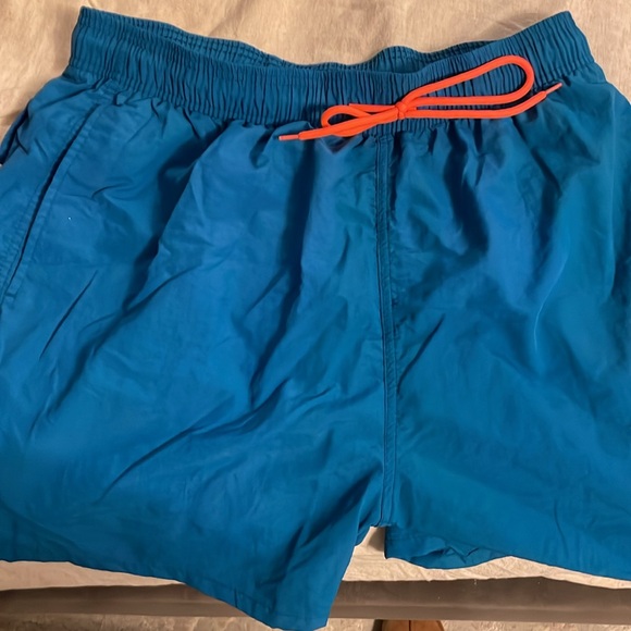 Like new swim trunks not sure of the brand - Picture 2 of 3